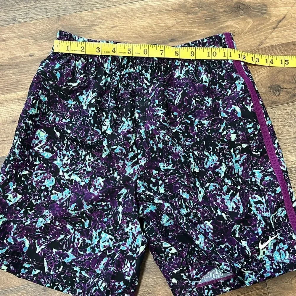 Nike training boys shorts size medium